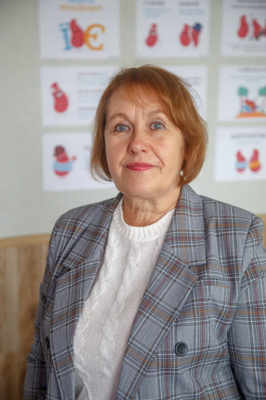 Мельник Світлана Анатоліївна, вчитель української мови і літератури, “старший вчитель”