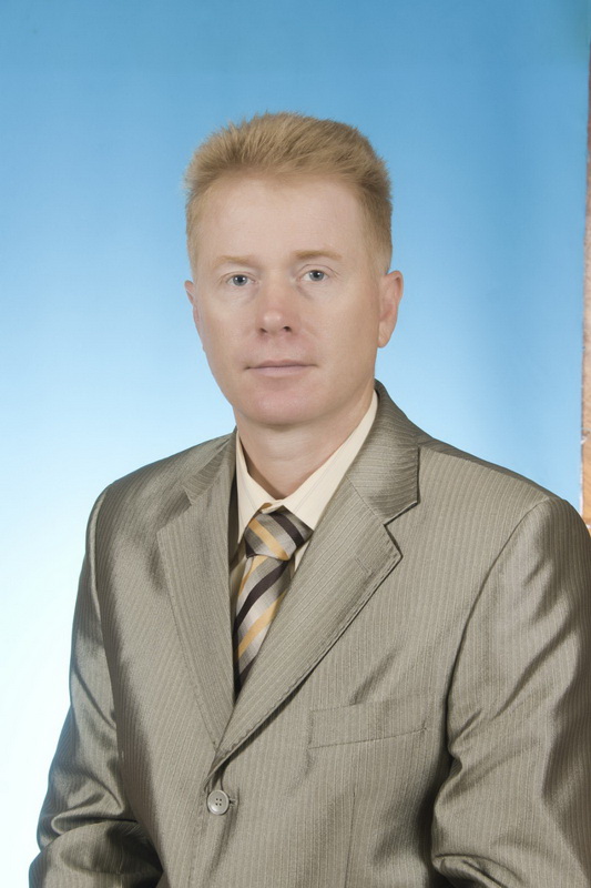 Мокринський Роман Володимирович, вчитель фізичної культури, захисту України,  “старший вчитель ”