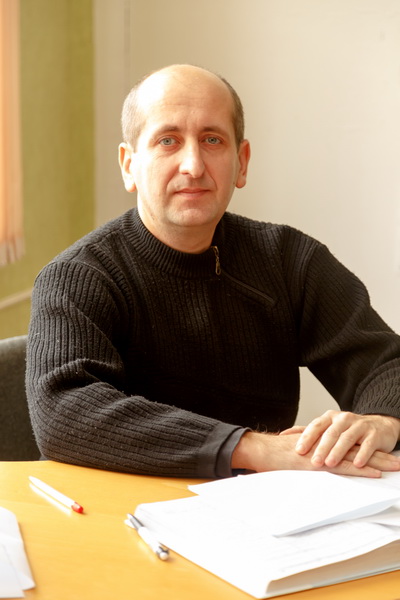 Олійник Володимир Володимирович, вчитель географії,  “вчитель-методист”